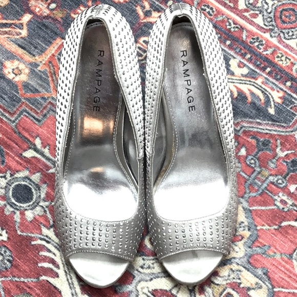 🤍 RAMPAGE ‘Gimme’ Silver Satin Rhinestone Peep Toe Platform Heels - Picture 10 of 10